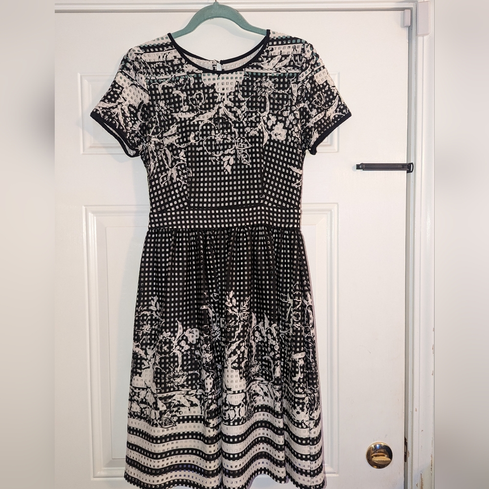 Gabby Skye Floral Laser Cut Dress, Size 4